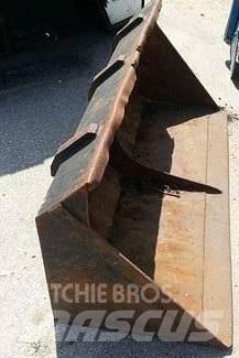  Balde 1,50m Запчастини та додаткове обладнання для фронтальних навантажувачів
