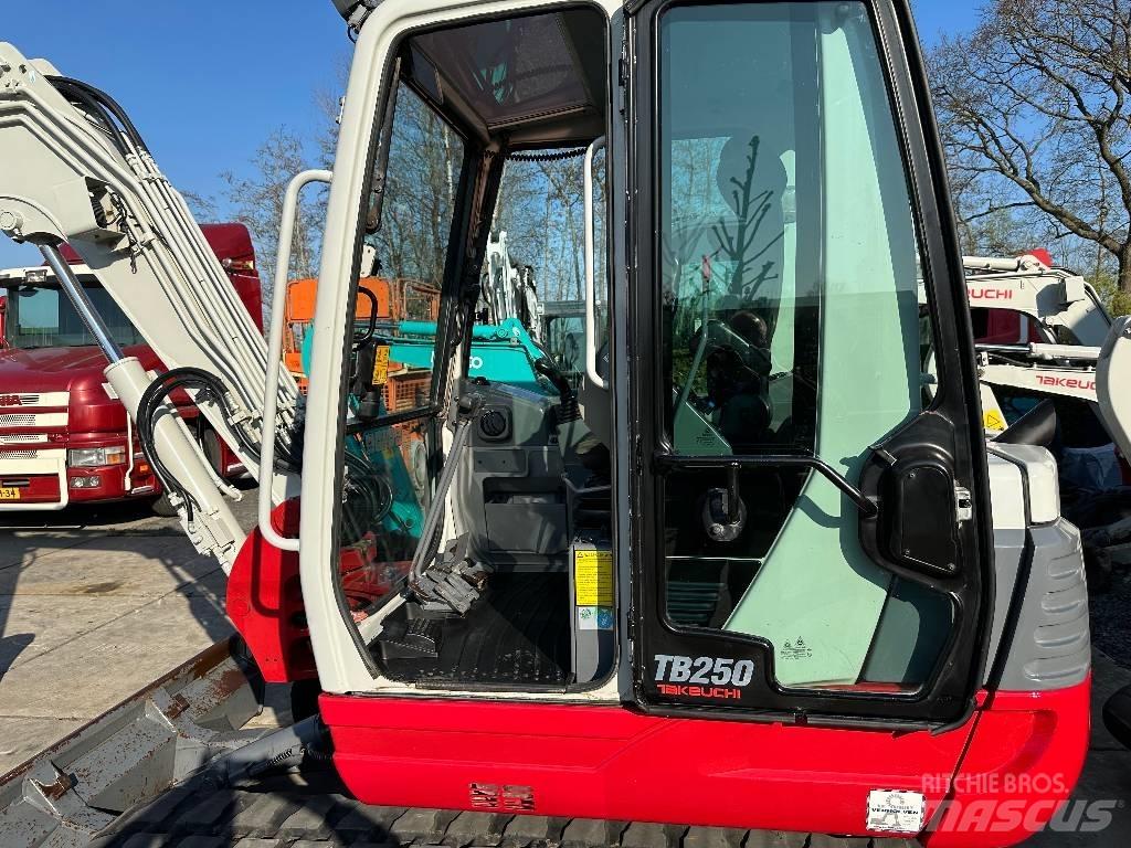 Takeuchi TB250 Міні-екскаватори < 7т