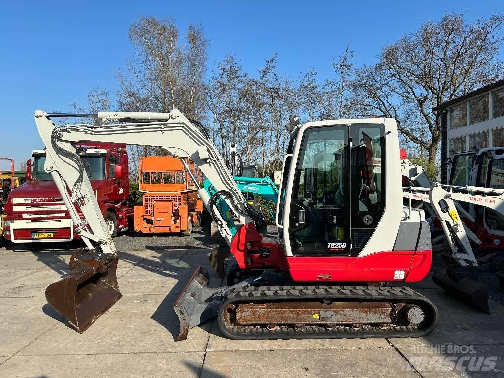 Takeuchi TB250 Міні-екскаватори < 7т