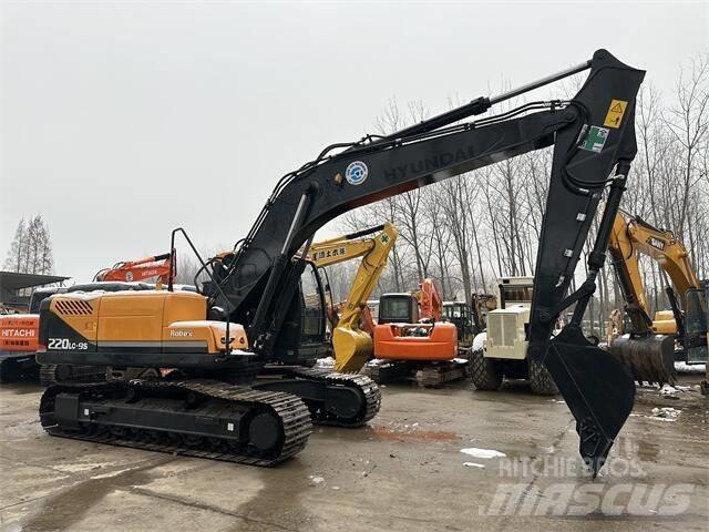 Hyundai R220LC-9S Гусеничні екскаватори