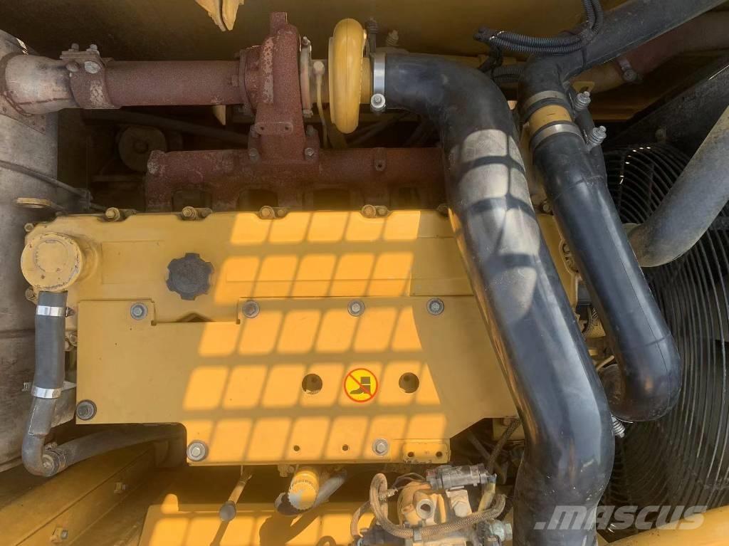 CAT 323 D L Гусеничні екскаватори