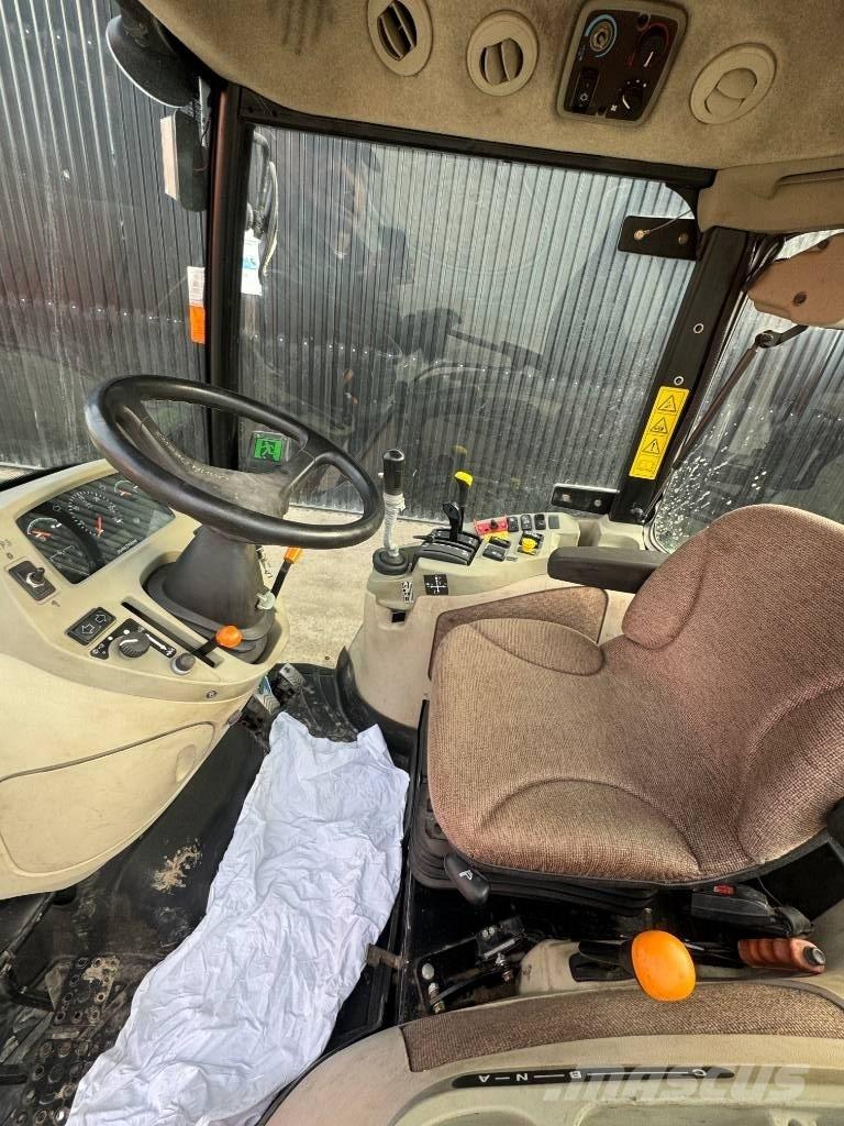 John Deere 3720 Трактори