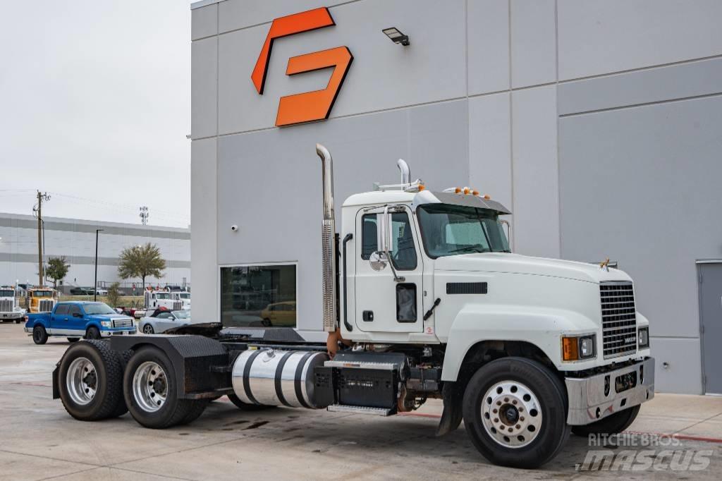 Mack Pinnacle Тягачі