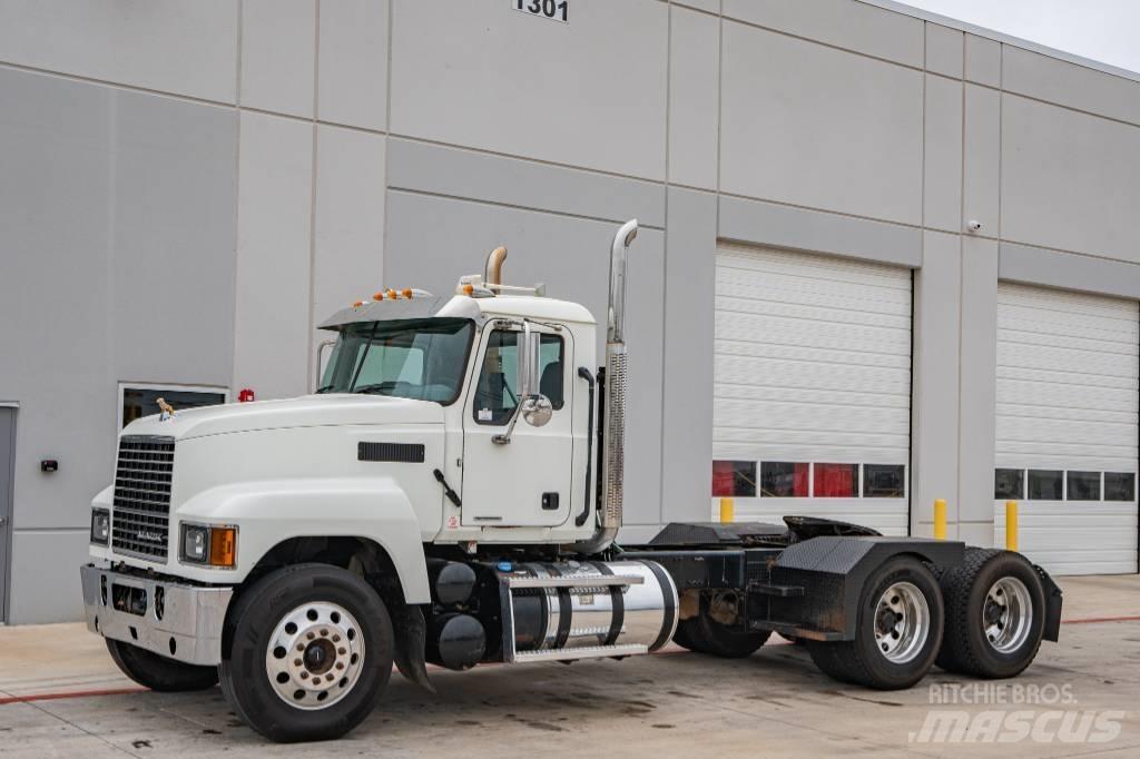 Mack Pinnacle Тягачі