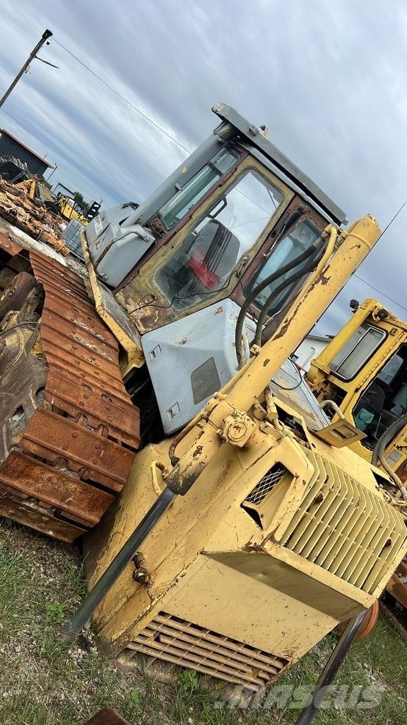 Komatsu D 65 EX Бони і ковші