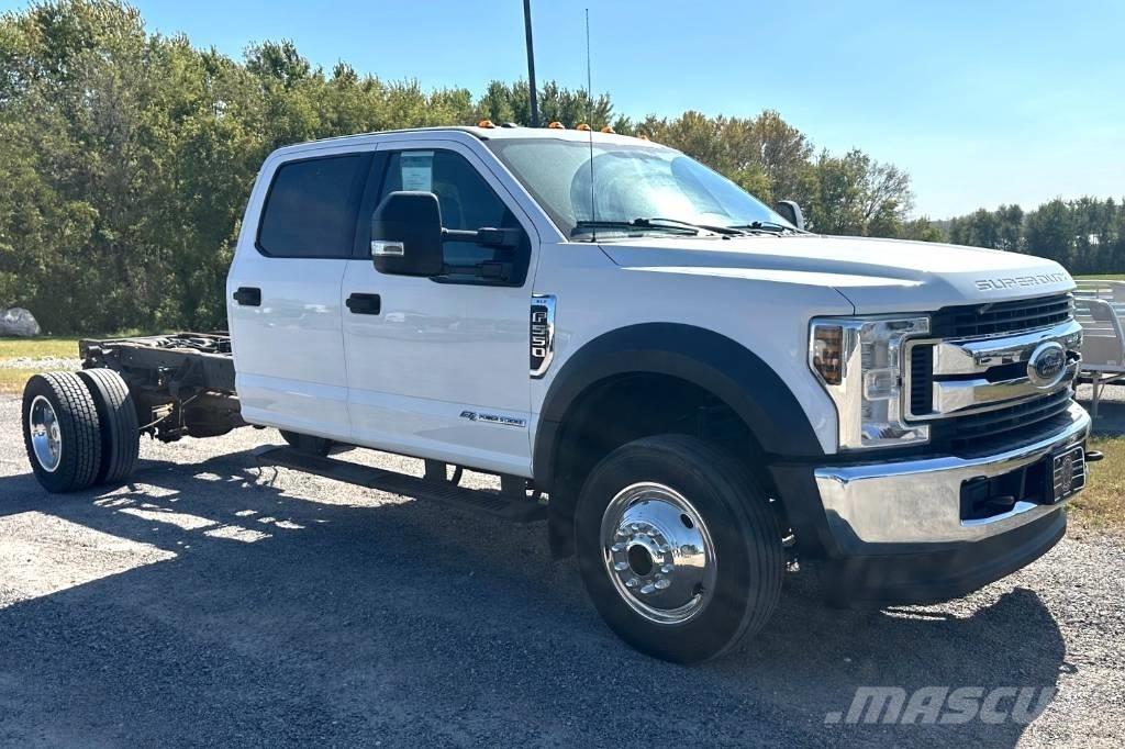Ford F 550 XLT SD Шасі з кабіною