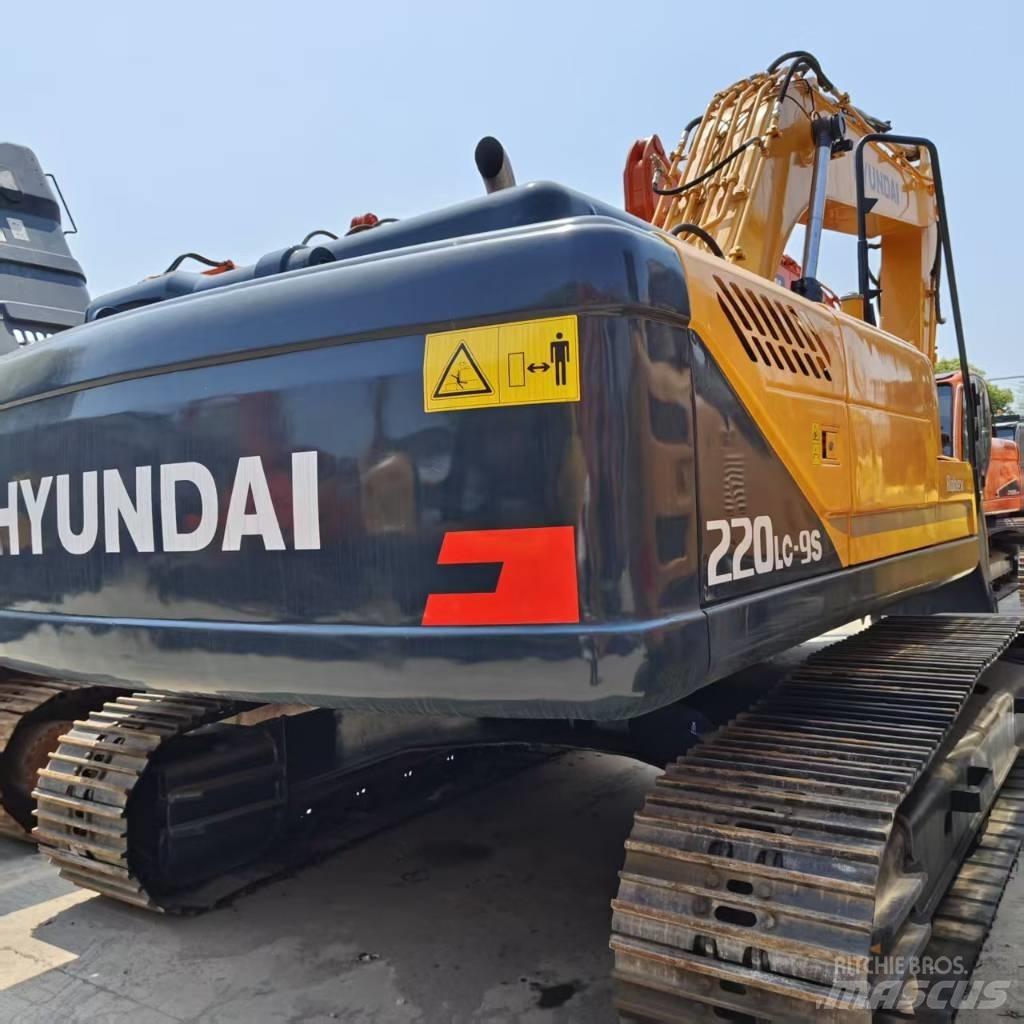 Hyundai 220lc-9s Гусеничні екскаватори