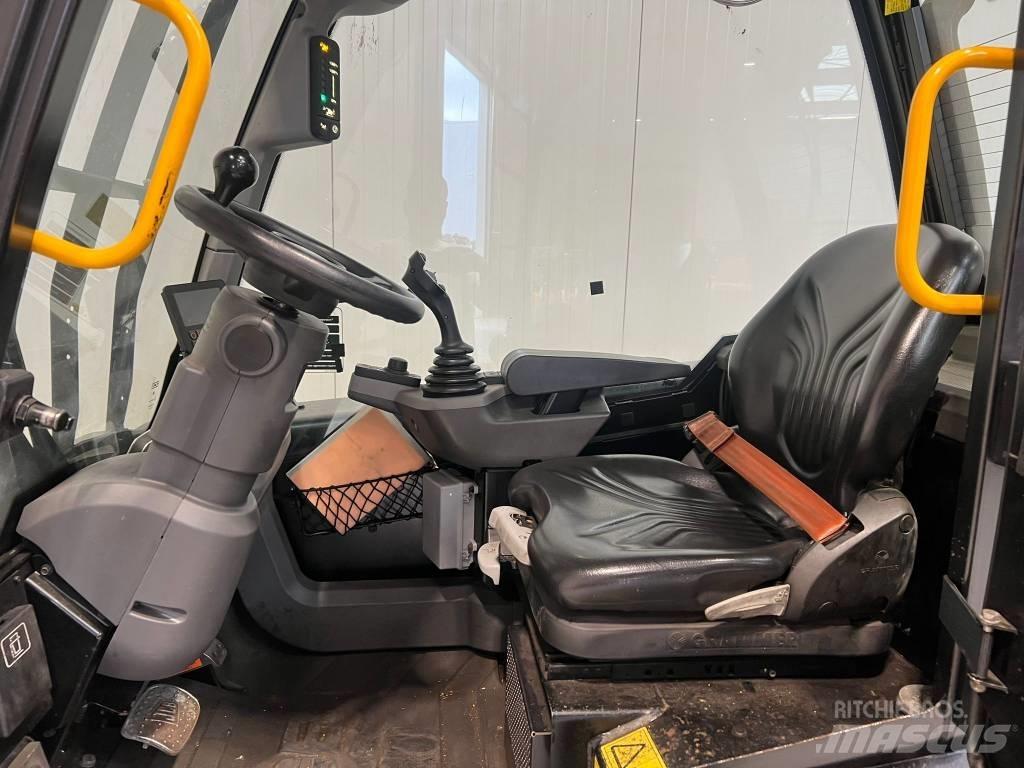 JCB TLT30-19D-2WD Дизельні навантажувачі