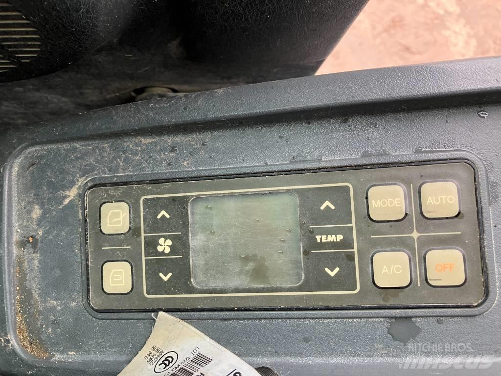 Hyundai 55W-9A Колісні екскаватори