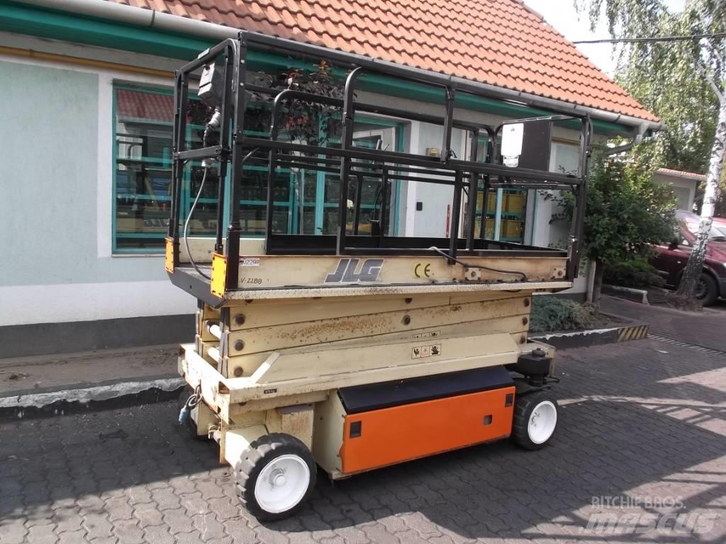 JLG 2646E      V-2288 Вертикальні щоглові підйомники