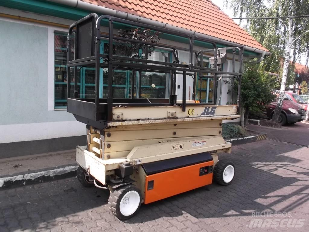 JLG 2646E      V-2288 Вертикальні щоглові підйомники