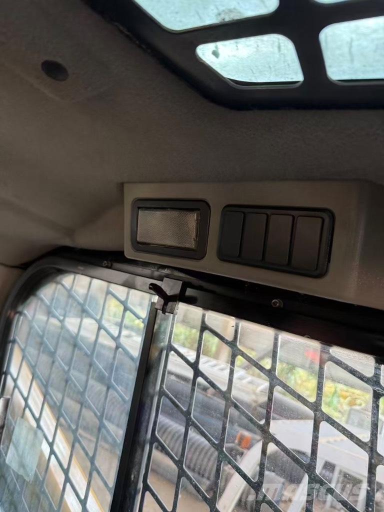 CAT 246 D Міні-навантажувачі