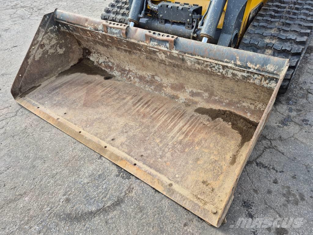 John Deere 331 Міні-навантажувачі