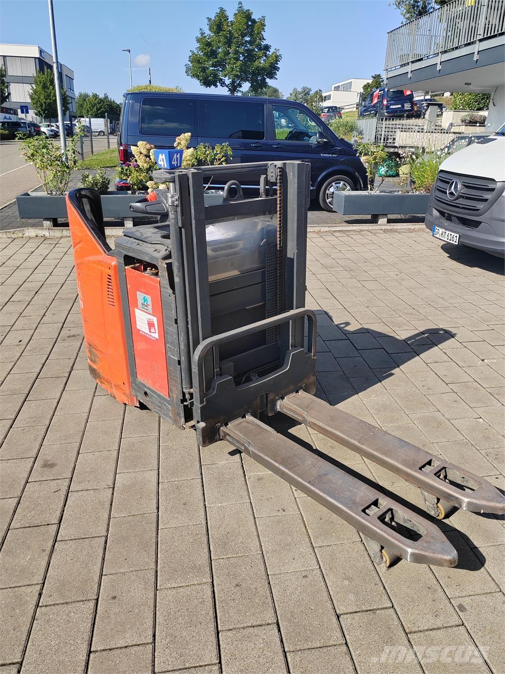 Linde L12 LHP SP Самохідні електроштабелери