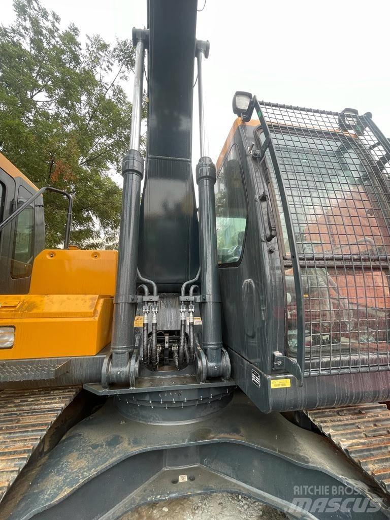 Hyundai R210 Гусеничні екскаватори
