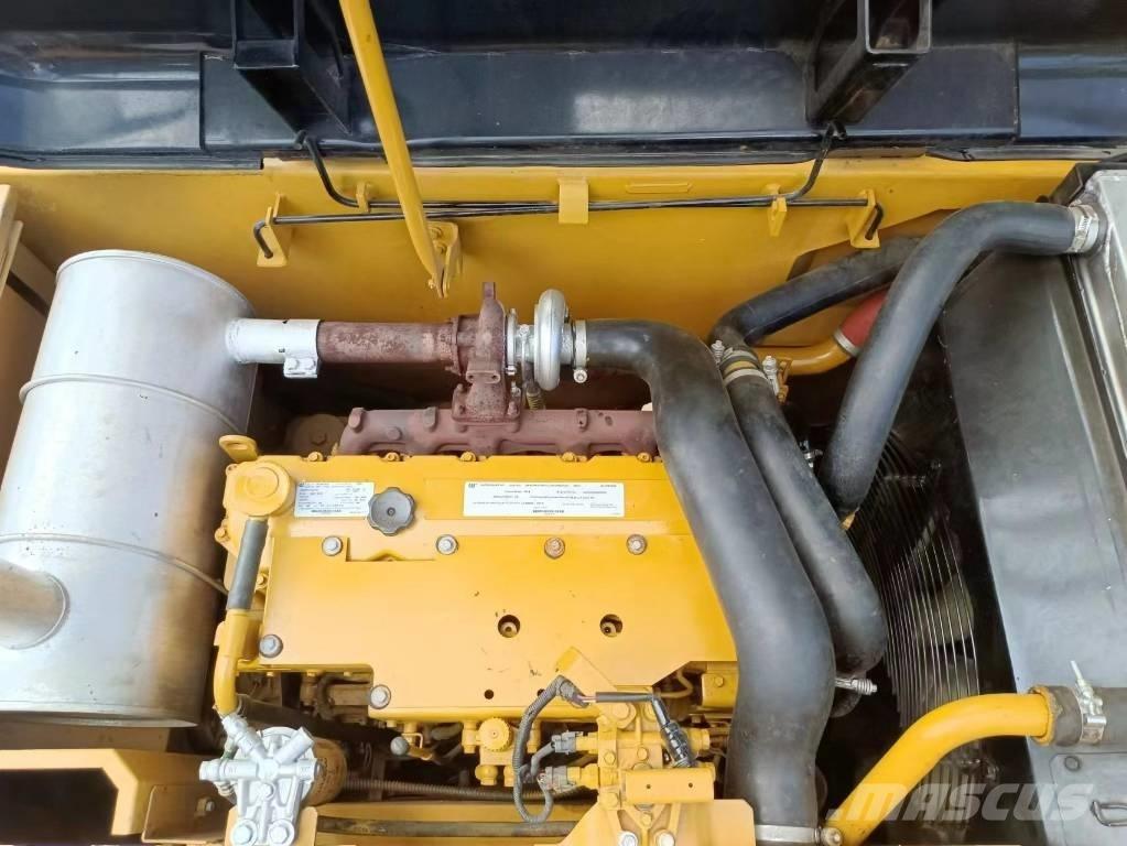 CAT 320 D Середні екскаватори 7т. - 12т.