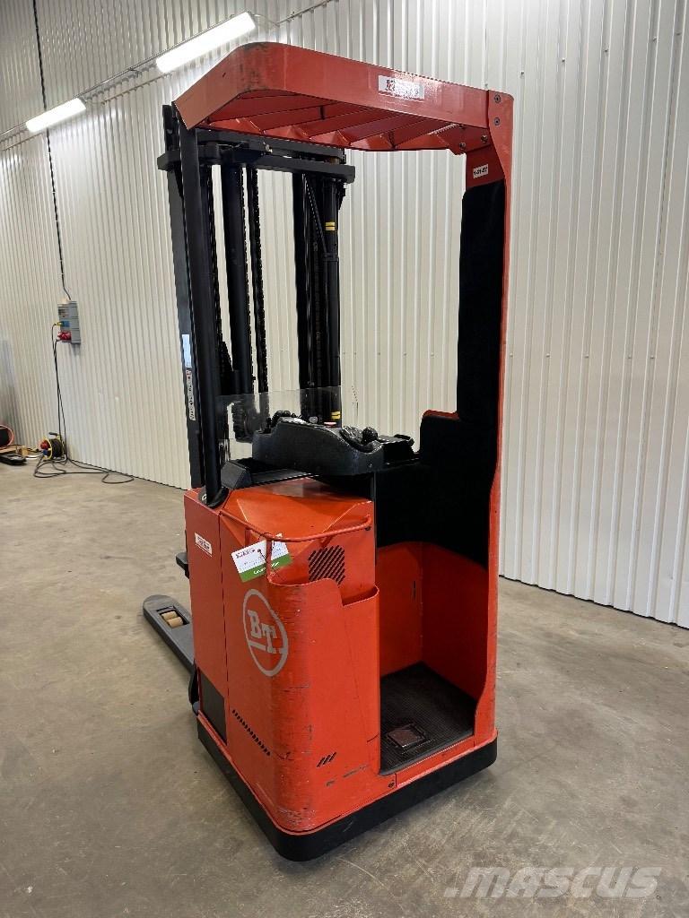 Toyota SSE160 Самохідні електроштабелери