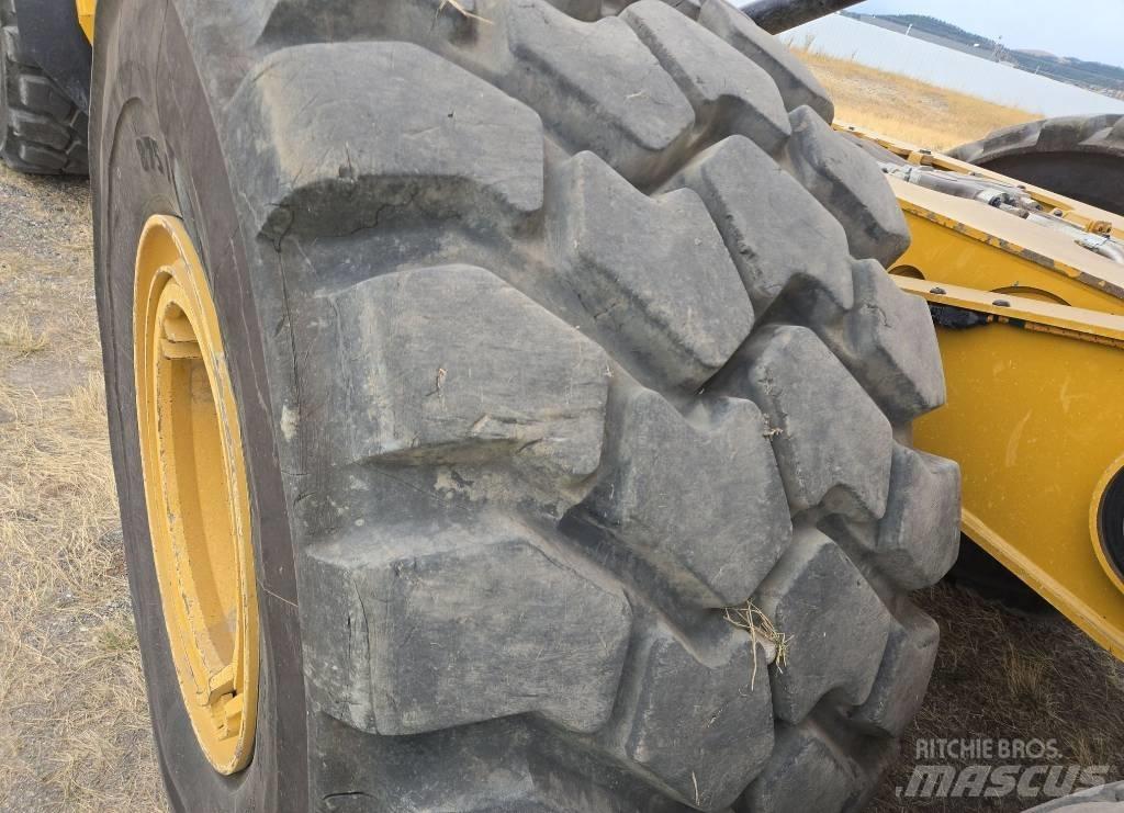 CAT 745 Зчленовані самоскиди