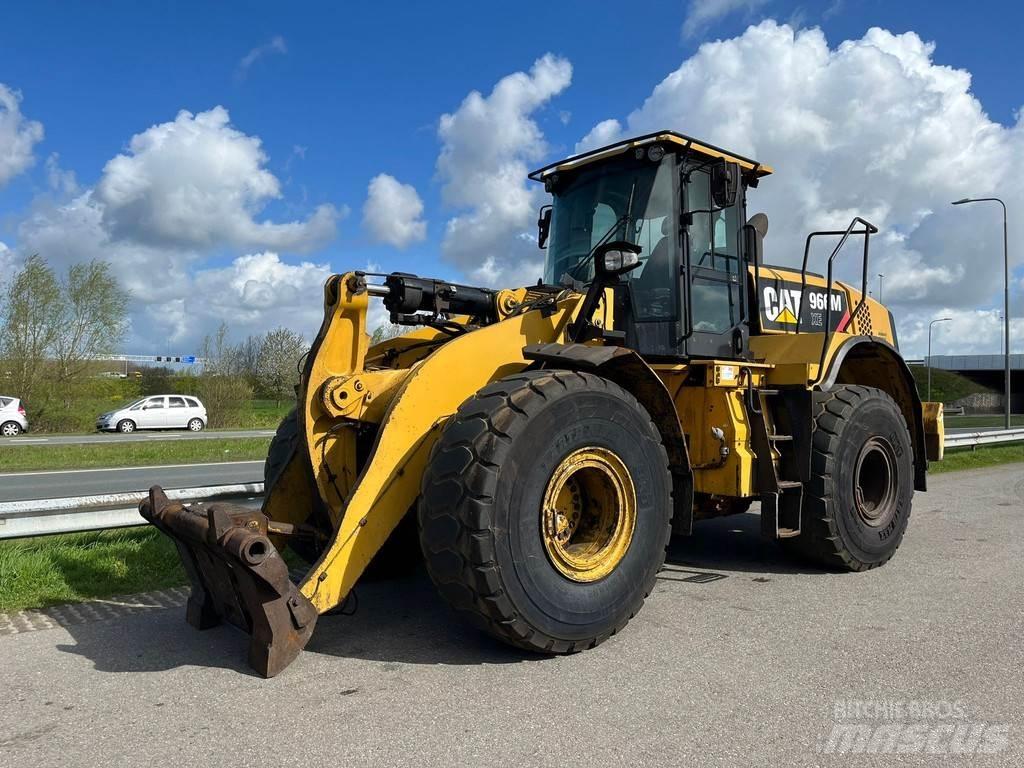 CAT 966M XE Фронтальні навантажувачі