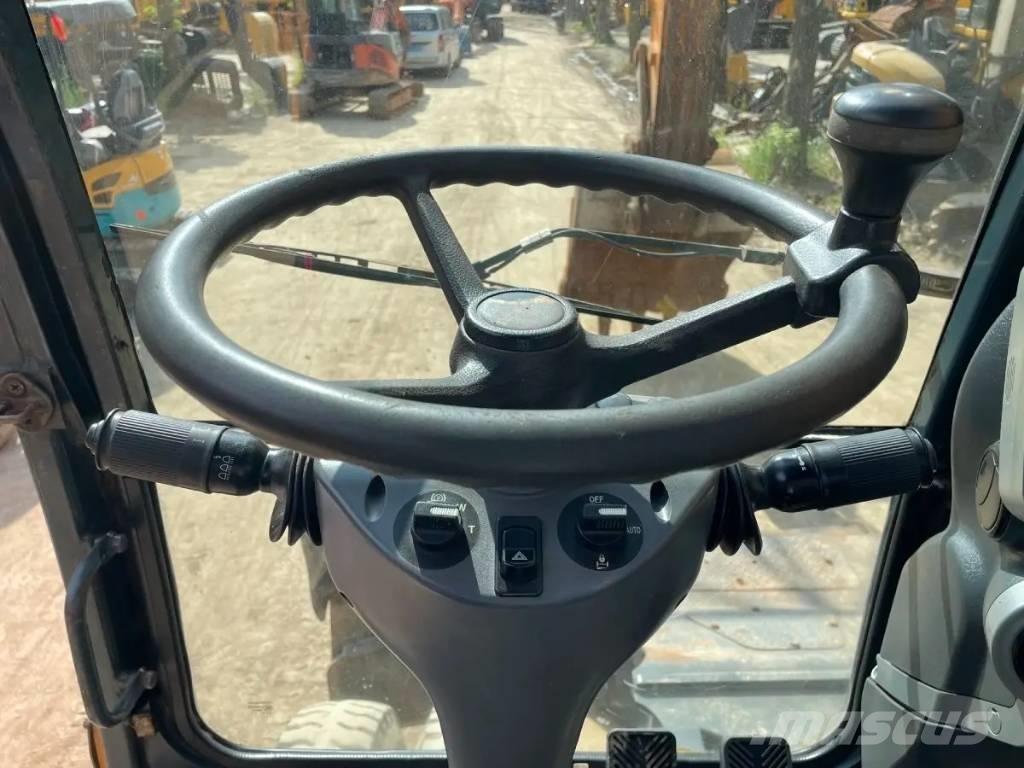 Hyundai R210W-9 Колісні екскаватори