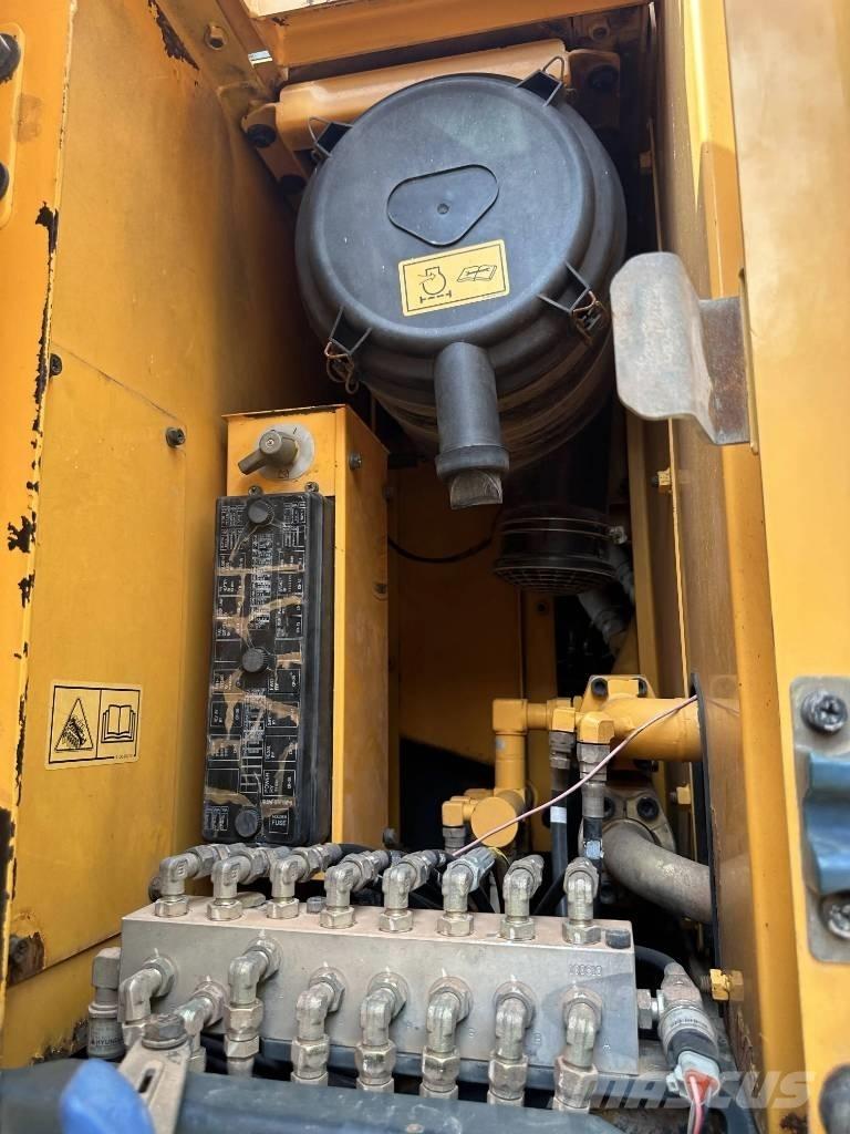 Hyundai R210W-9 Колісні екскаватори