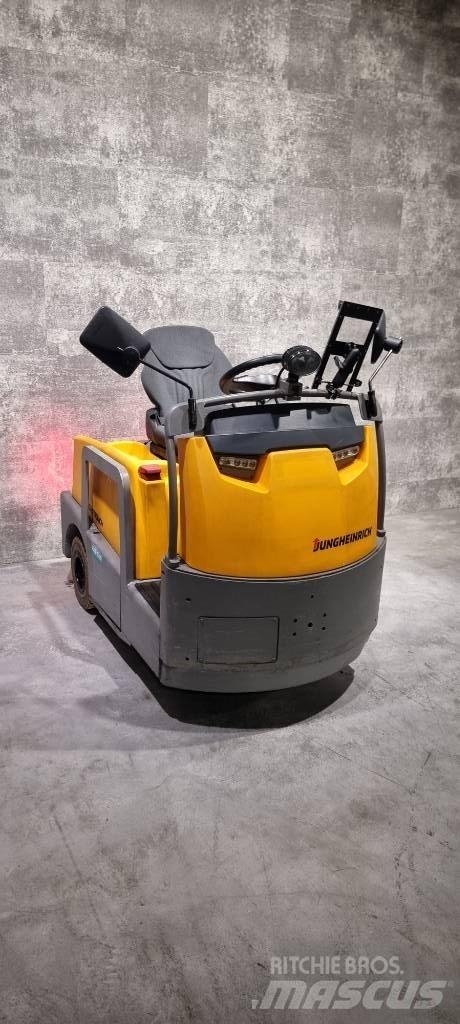 Jungheinrich EZS570 Тягачі