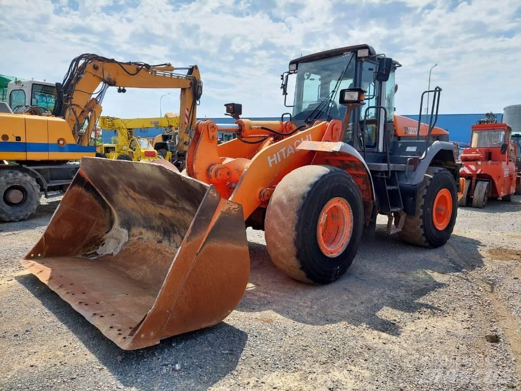 Hitachi ZW250 Фронтальні навантажувачі