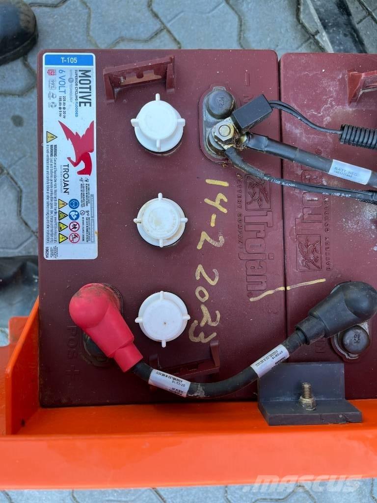 JLG 1230 ES Вертикальні щоглові підйомники