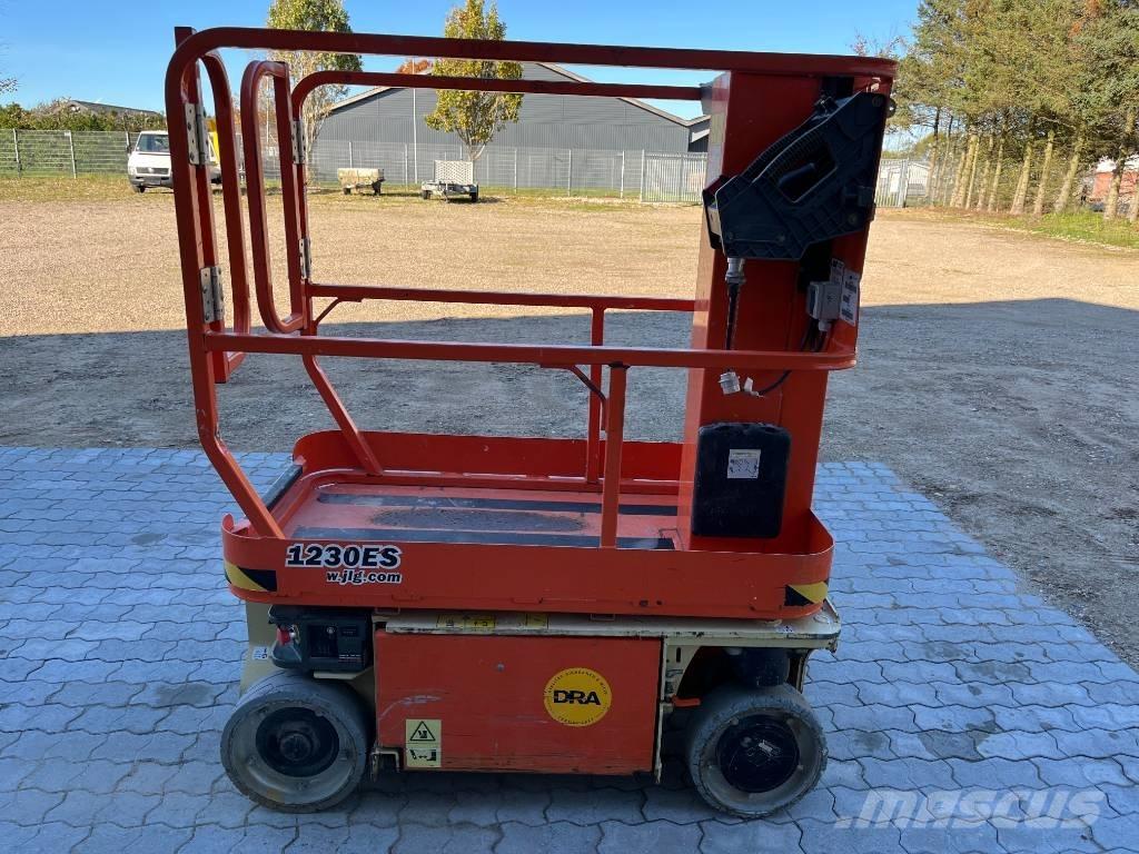 JLG 1230 ES Вертикальні щоглові підйомники