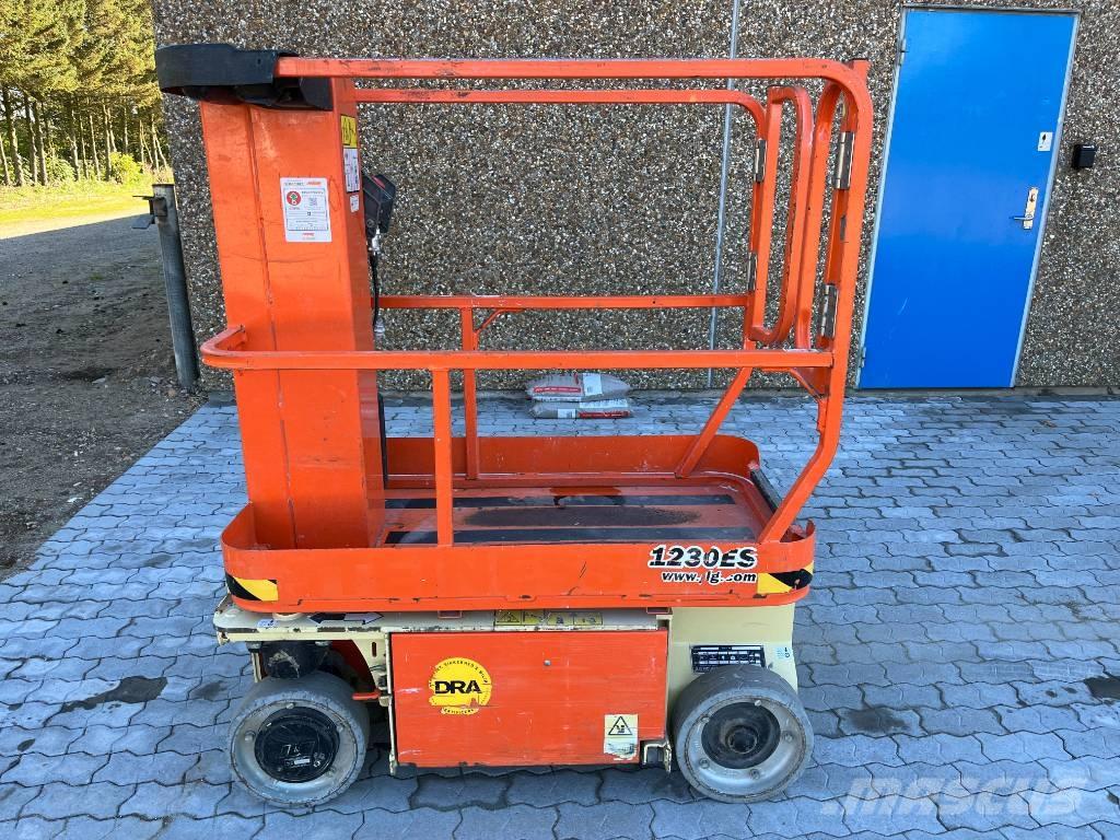 JLG 1230 ES Вертикальні щоглові підйомники