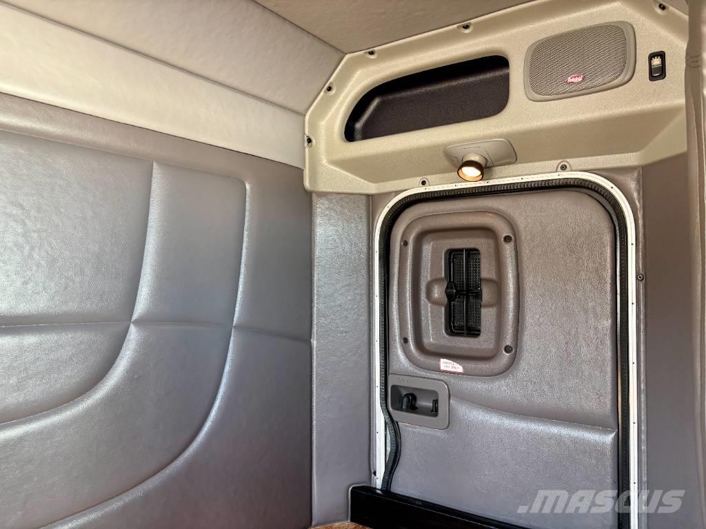 Peterbilt 388 Тягачі