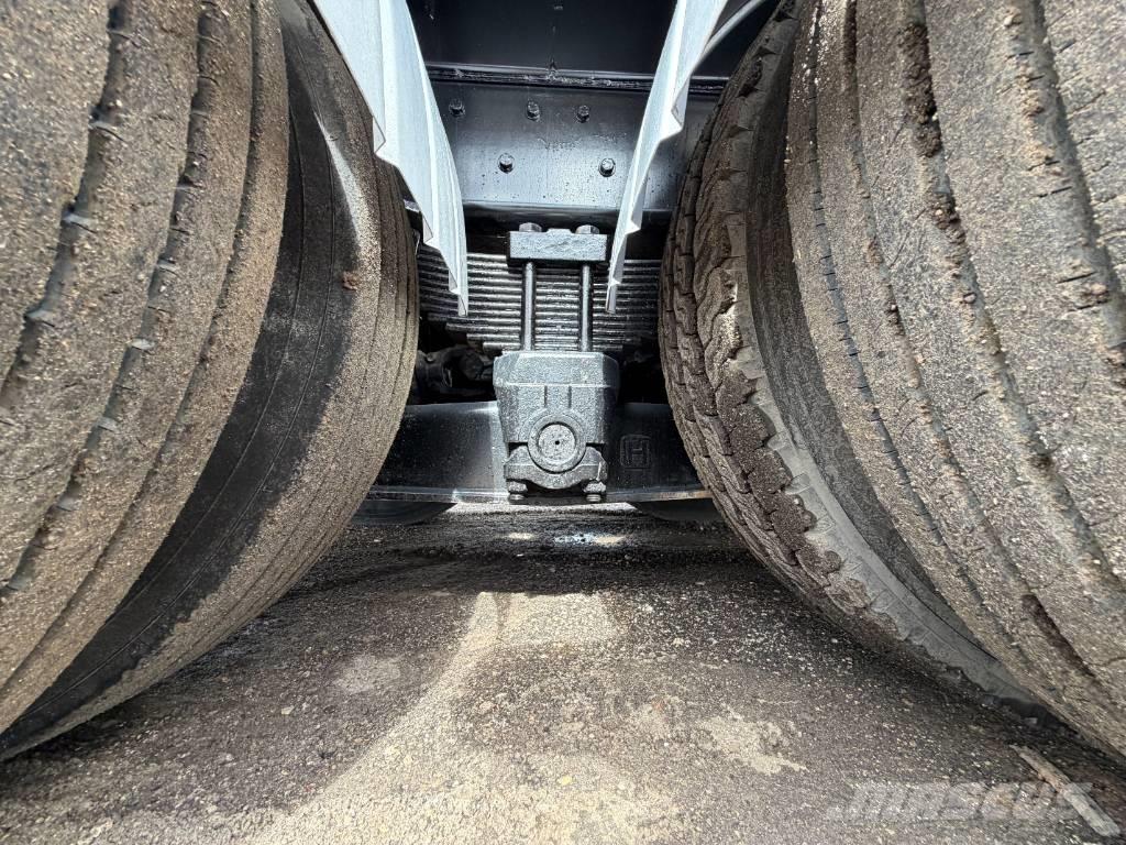 Freightliner 114 SD Комбі/Вакуумні вантажівки