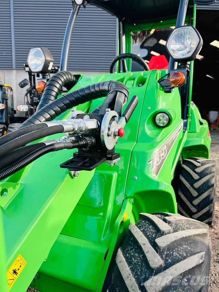 Avant 735 Багатофункціональне обладнання для вантажних і землекопальних робіт