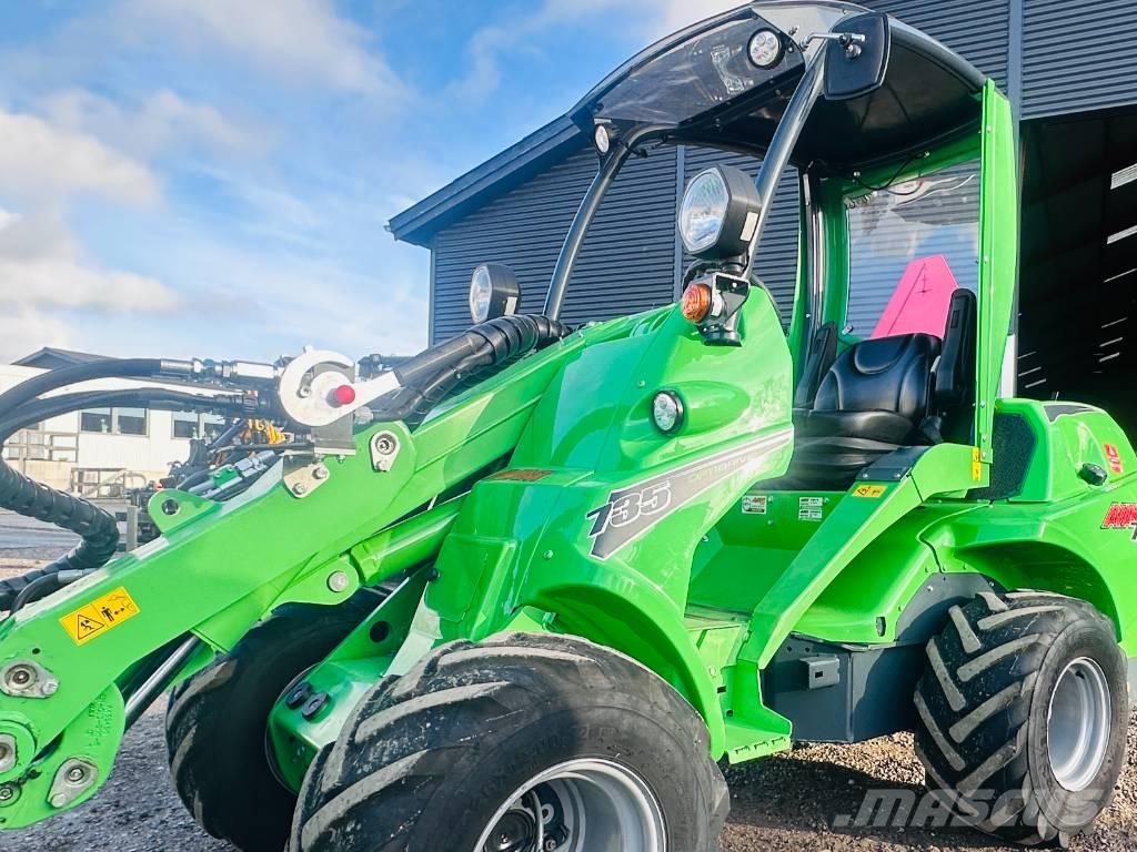 Avant 735 Багатофункціональне обладнання для вантажних і землекопальних робіт