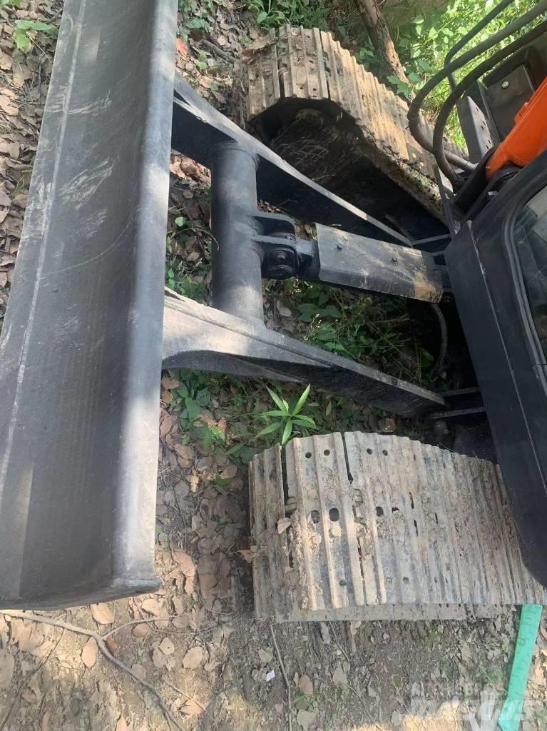 Hitachi ZX60 Гусеничні екскаватори