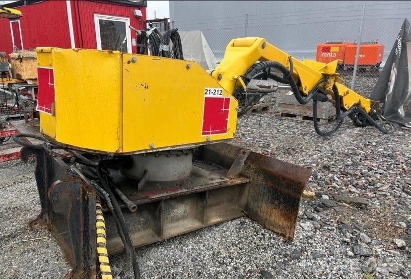 Brokk 330 Гусеничні екскаватори