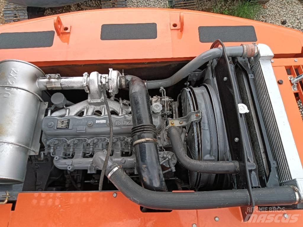 Hitachi ZX 200 Гусеничні екскаватори