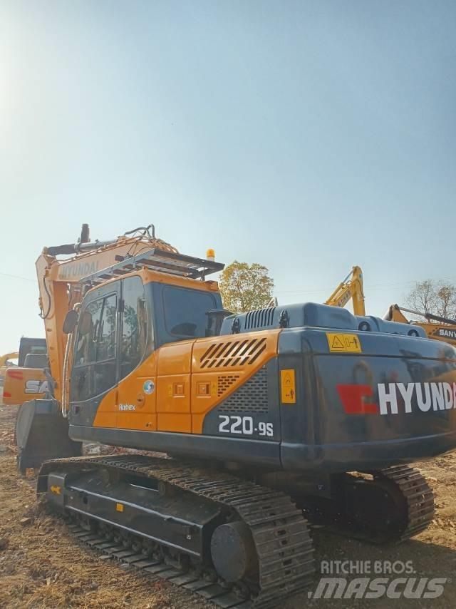 Hyundai R220-9 Гусеничні екскаватори