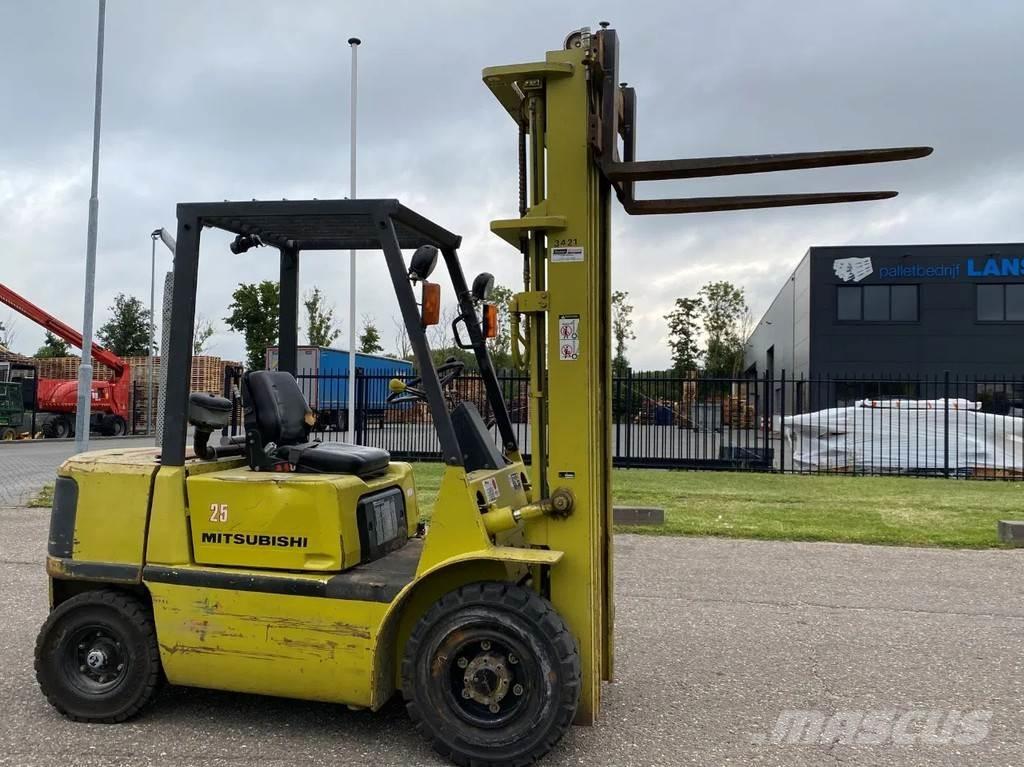 Mitsubishi FD25T Дизельні навантажувачі