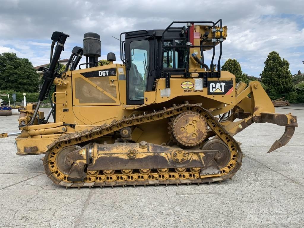 CAT D 6 T XLVP Гусеничні бульдозери