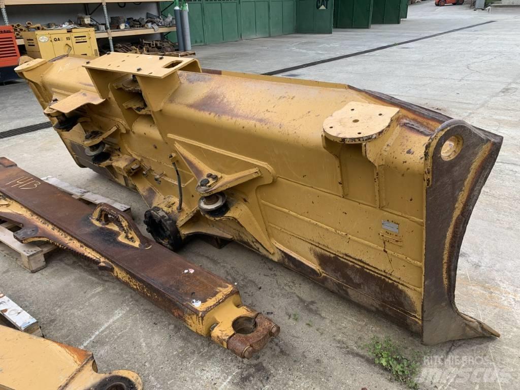 CAT D 6 T XLVP Гусеничні бульдозери