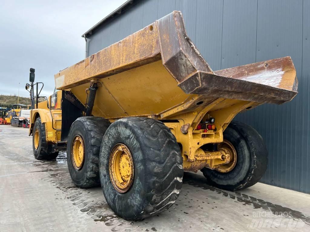 CAT 735B Зчленовані самоскиди
