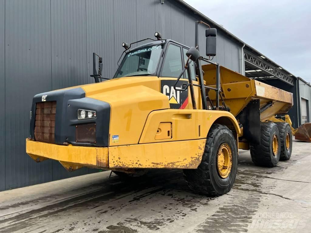 CAT 735B Зчленовані самоскиди