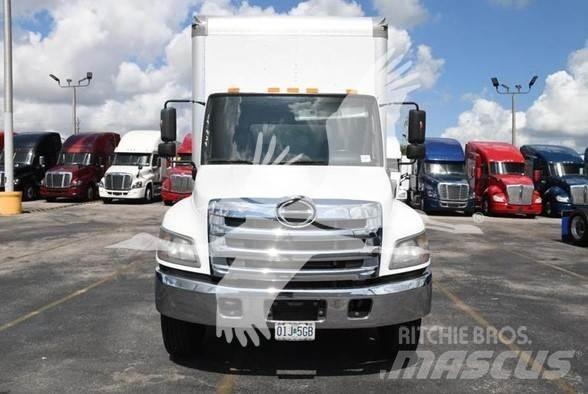 Hino 268A Тягачі