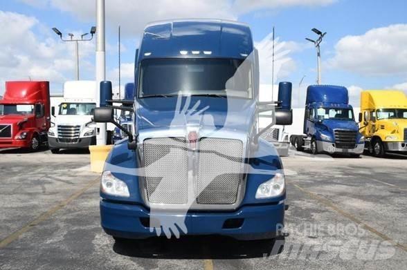 Kenworth T680 Тягачі