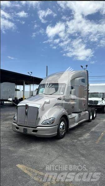 Kenworth T680 Тягачі