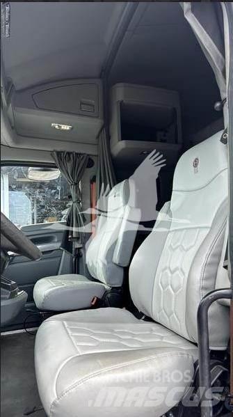 Kenworth T680 Тягачі