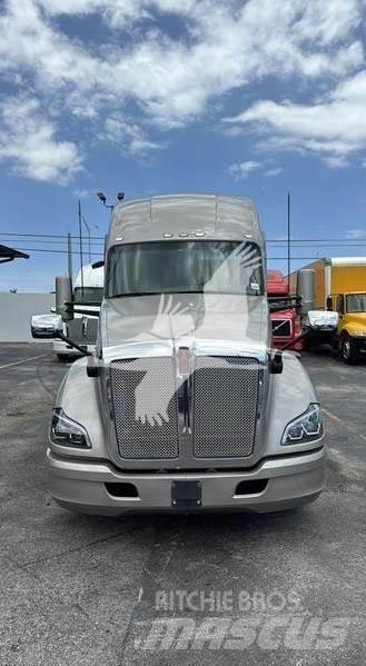 Kenworth T680 Тягачі