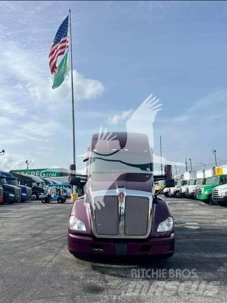 Kenworth T680 Тягачі