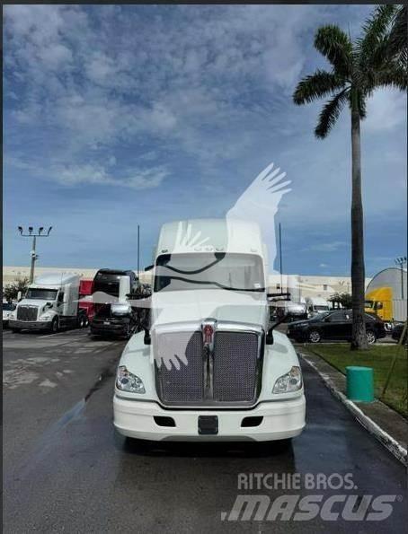 Kenworth T680 Тягачі